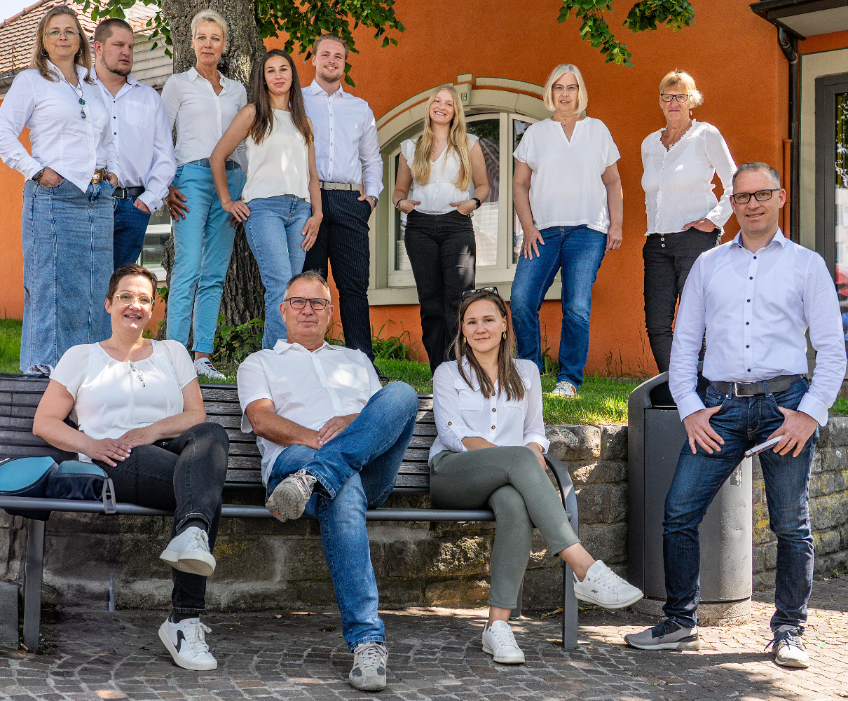 Gruppenbild auf der Bank