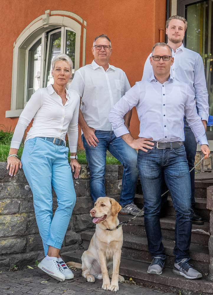 Gruppenbild mit Hund